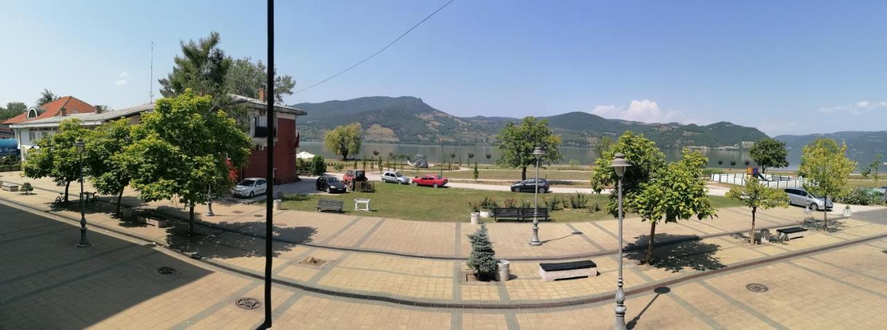 Apartman Terassa Donji Milanovac Buitenkant foto
