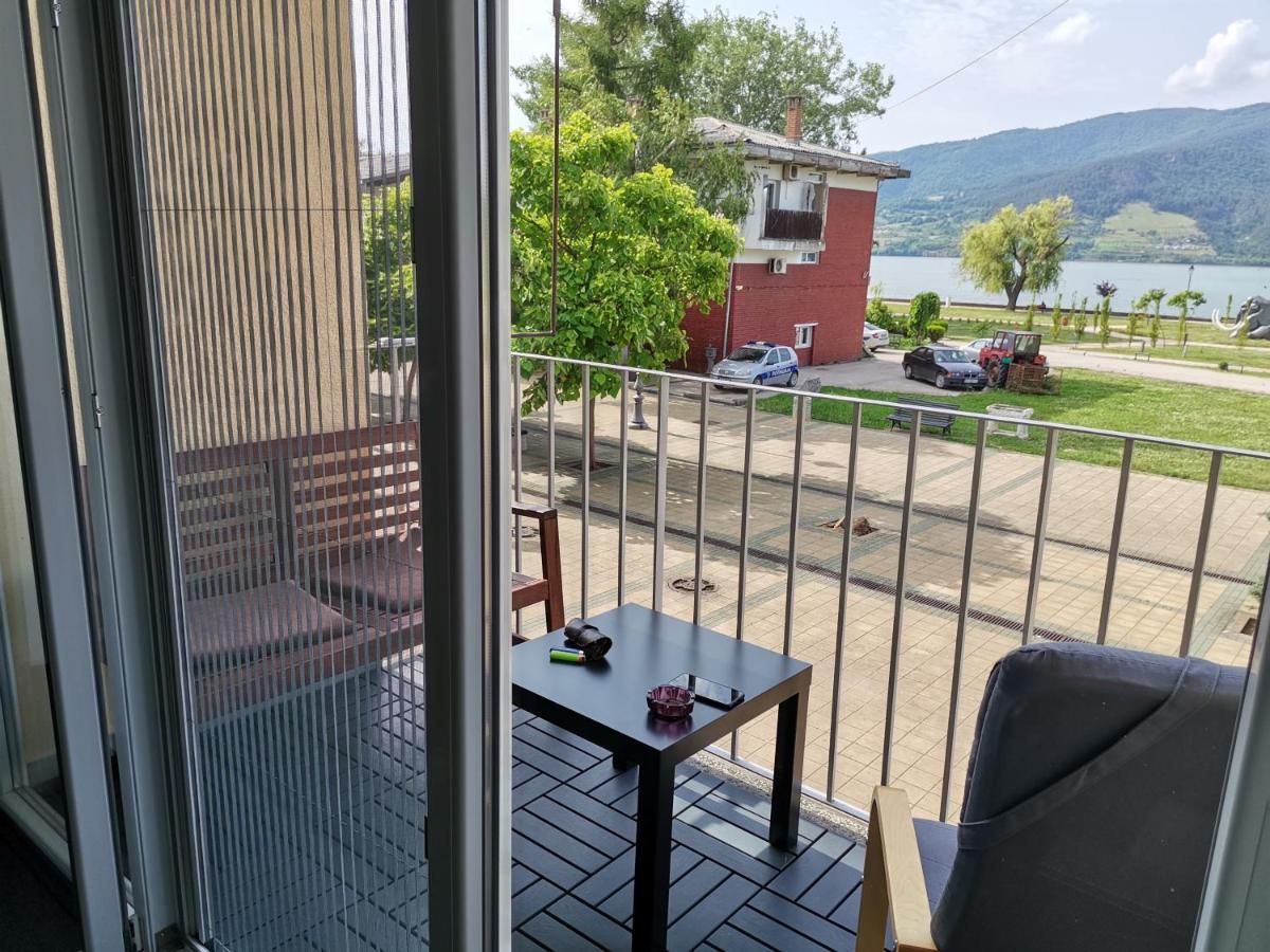 Apartman Terassa Donji Milanovac Buitenkant foto